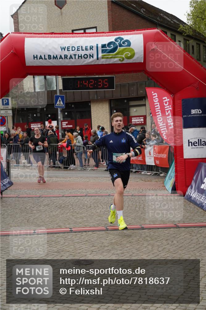 04.05.2025 - 8. Wedeler Halbmarathon Felixshl http://msf.ph/oto/7818637 04.05.2025 11:42:33 Ziel 754, 761 meine-sportfotos.de