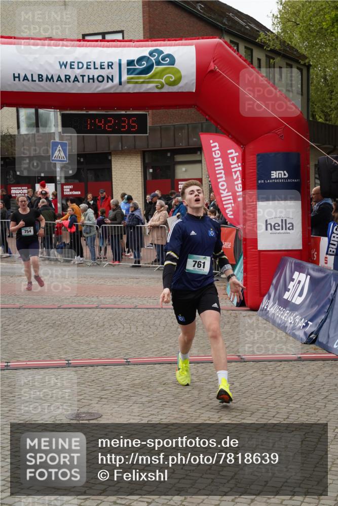 04.05.2025 - 8. Wedeler Halbmarathon Felixshl http://msf.ph/oto/7818639 04.05.2025 11:42:33 Ziel 754, 761 meine-sportfotos.de