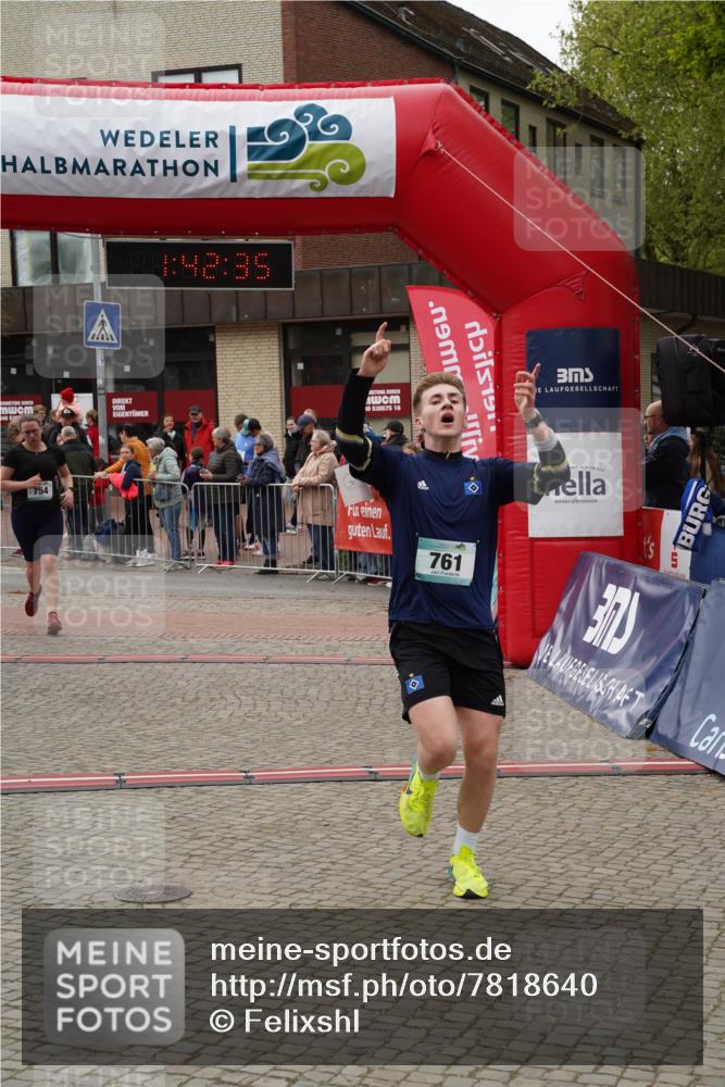 04.05.2025 - 8. Wedeler Halbmarathon Felixshl http://msf.ph/oto/7818640 04.05.2025 11:42:33 Ziel 754, 761 meine-sportfotos.de