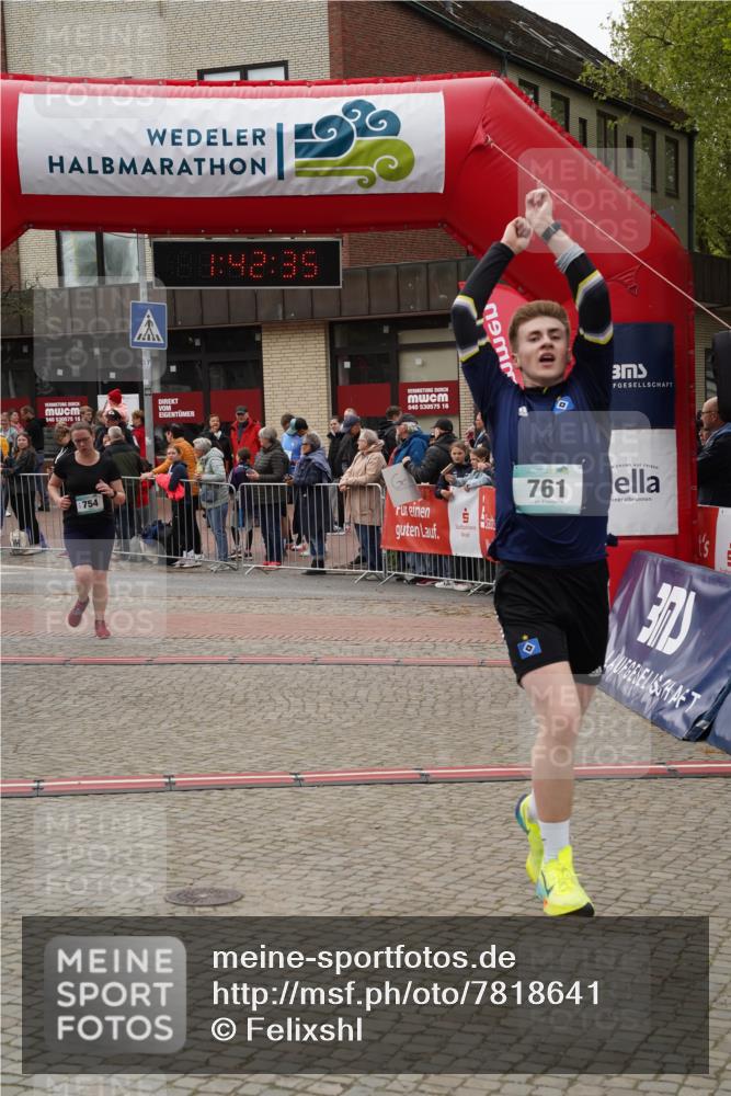 04.05.2025 - 8. Wedeler Halbmarathon Felixshl http://msf.ph/oto/7818641 04.05.2025 11:42:33 Ziel 754, 761 meine-sportfotos.de