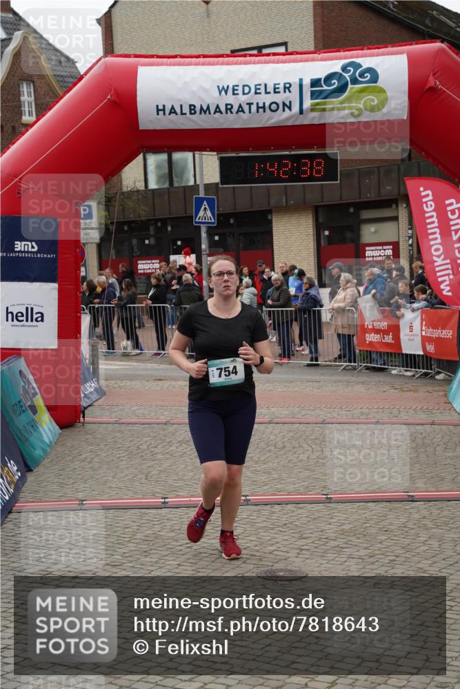 04.05.2025 - 8. Wedeler Halbmarathon Felixshl http://msf.ph/oto/7818643 04.05.2025 11:42:36 Ziel 754, 761 meine-sportfotos.de