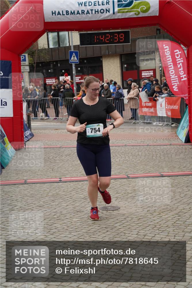 04.05.2025 - 8. Wedeler Halbmarathon Felixshl http://msf.ph/oto/7818645 04.05.2025 11:42:37 Ziel 754, 761 meine-sportfotos.de