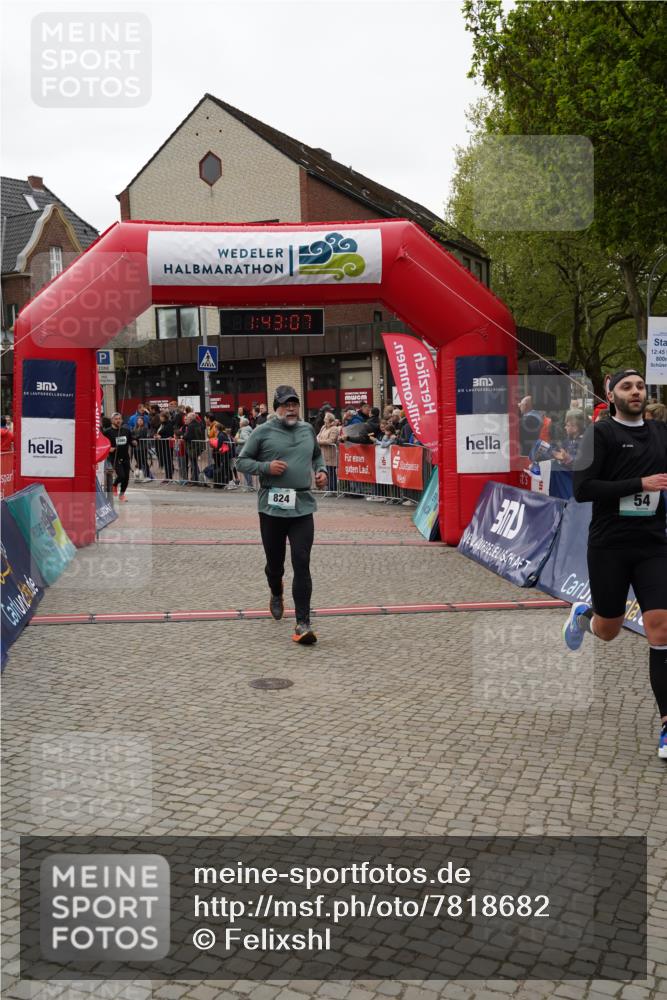 04.05.2025 - 8. Wedeler Halbmarathon Felixshl http://msf.ph/oto/7818682 04.05.2025 11:43:05 Ziel 54, 824, 1080 meine-sportfotos.de