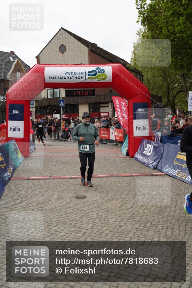 04.05.2025 - 8. Wedeler Halbmarathon Felixshl http://msf.ph/oto/7818683 04.05.2025 11:43:05 Ziel 54, 824, 1080 meine-sportfotos.de