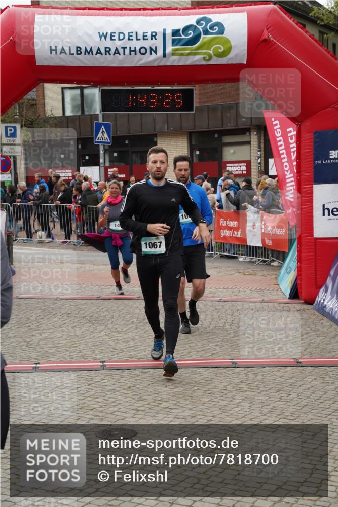 04.05.2025 - 8. Wedeler Halbmarathon Felixshl http://msf.ph/oto/7818700 04.05.2025 11:43:23 Ziel 14, 1066, 1067, 1102 meine-sportfotos.de