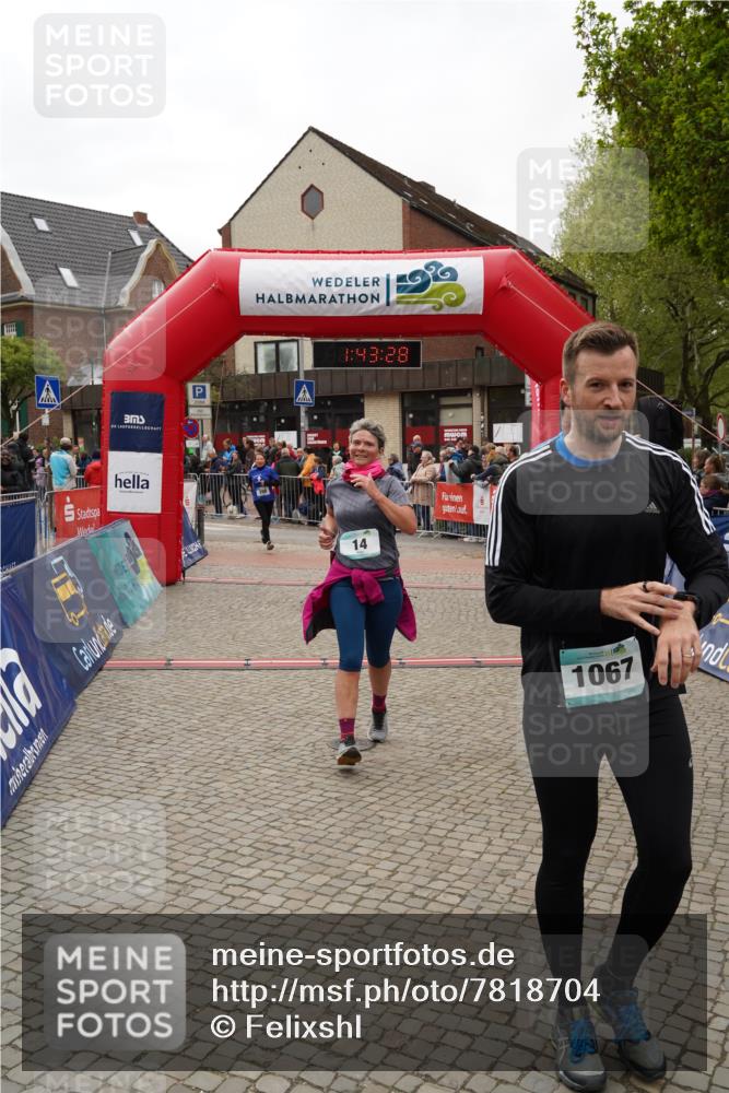04.05.2025 - 8. Wedeler Halbmarathon Felixshl http://msf.ph/oto/7818704 04.05.2025 11:43:26 Ziel 14, 210, 298, 1066, 1067 meine-sportfotos.de