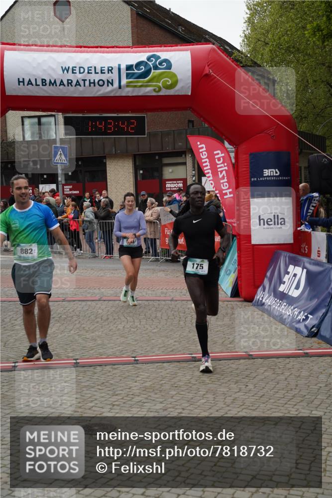04.05.2025 - 8. Wedeler Halbmarathon Felixshl http://msf.ph/oto/7818732 04.05.2025 11:43:40 Ziel 175, 555, 882 meine-sportfotos.de