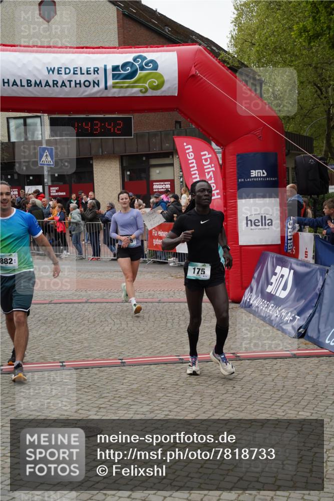 04.05.2025 - 8. Wedeler Halbmarathon Felixshl http://msf.ph/oto/7818733 04.05.2025 11:43:40 Ziel 175, 555, 882 meine-sportfotos.de