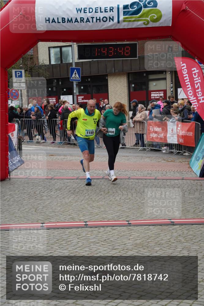04.05.2025 - 8. Wedeler Halbmarathon Felixshl http://msf.ph/oto/7818742 04.05.2025 11:43:46 Ziel 555, 854, 1155 meine-sportfotos.de