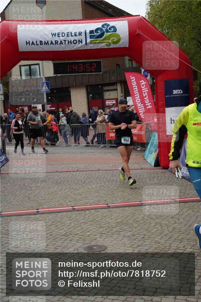 04.05.2025 - 8. Wedeler Halbmarathon Felixshl http://msf.ph/oto/7818752 04.05.2025 11:43:50 Ziel 264, 665, 667, 854, 1155 meine-sportfotos.de