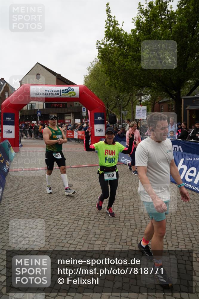 04.05.2025 - 8. Wedeler Halbmarathon Felixshl http://msf.ph/oto/7818771 04.05.2025 11:43:59 Ziel 10, 109, 264, 587, 1003, 1106 meine-sportfotos.de