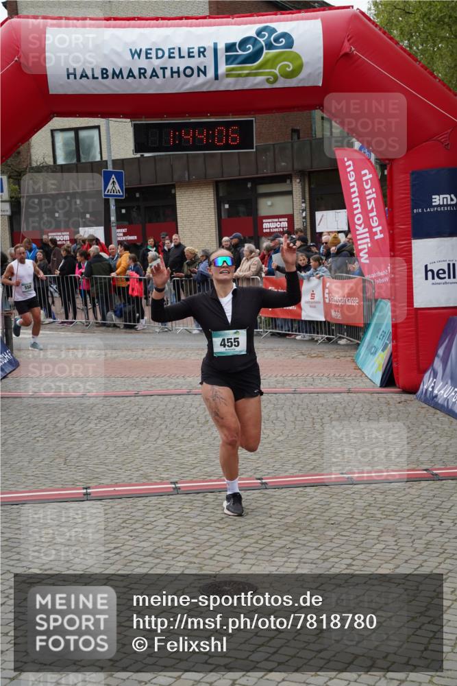 04.05.2025 - 8. Wedeler Halbmarathon Felixshl http://msf.ph/oto/7818780 04.05.2025 11:44:04 Ziel 455, 558 meine-sportfotos.de