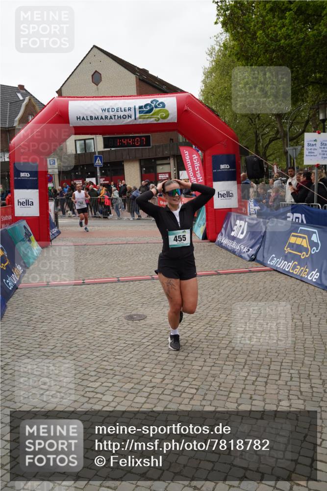 04.05.2025 - 8. Wedeler Halbmarathon Felixshl http://msf.ph/oto/7818782 04.05.2025 11:44:05 Ziel 455, 558 meine-sportfotos.de
