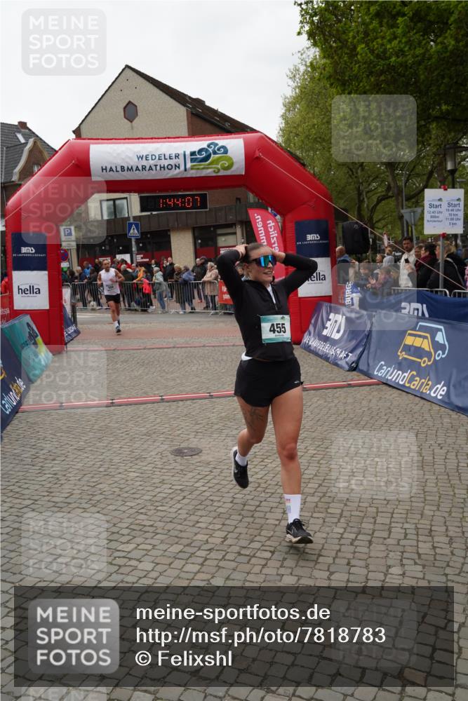 04.05.2025 - 8. Wedeler Halbmarathon Felixshl http://msf.ph/oto/7818783 04.05.2025 11:44:05 Ziel 455, 558 meine-sportfotos.de