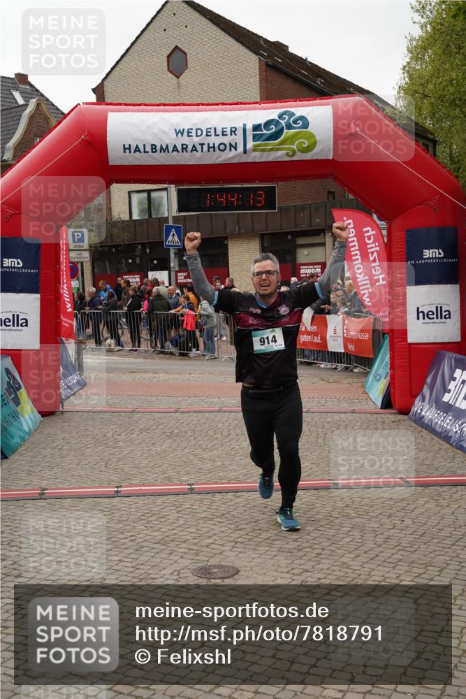 04.05.2025 - 8. Wedeler Halbmarathon Felixshl http://msf.ph/oto/7818791 04.05.2025 11:44:11 Ziel 558, 914 meine-sportfotos.de