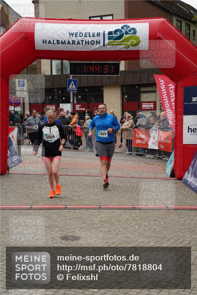 04.05.2025 - 8. Wedeler Halbmarathon Felixshl http://msf.ph/oto/7818804 04.05.2025 11:44:29 Ziel 399, 425 meine-sportfotos.de