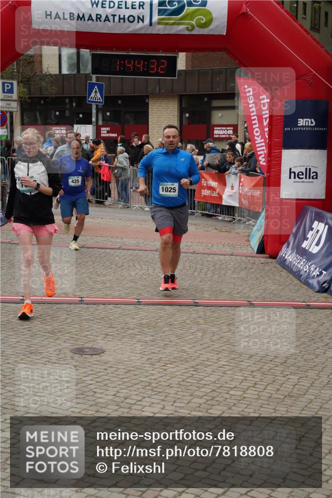 04.05.2025 - 8. Wedeler Halbmarathon Felixshl http://msf.ph/oto/7818808 04.05.2025 11:44:29 Ziel 399, 425 meine-sportfotos.de