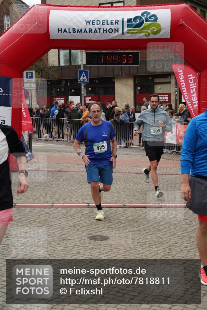 04.05.2025 - 8. Wedeler Halbmarathon Felixshl http://msf.ph/oto/7818811 04.05.2025 11:44:31 Ziel 399, 425 meine-sportfotos.de