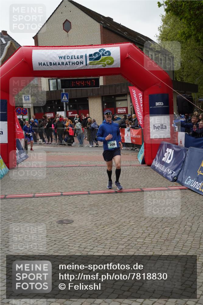 04.05.2025 - 8. Wedeler Halbmarathon Felixshl http://msf.ph/oto/7818830 04.05.2025 11:44:45 Ziel 39, 209 meine-sportfotos.de