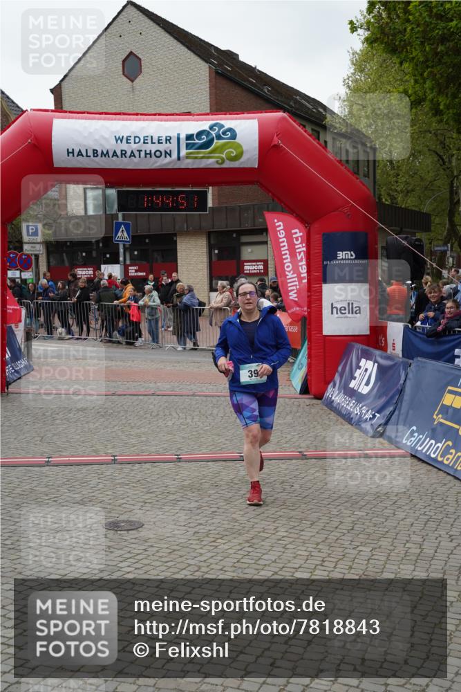 04.05.2025 - 8. Wedeler Halbmarathon Felixshl http://msf.ph/oto/7818843 04.05.2025 11:44:49 Ziel 39, 209 meine-sportfotos.de