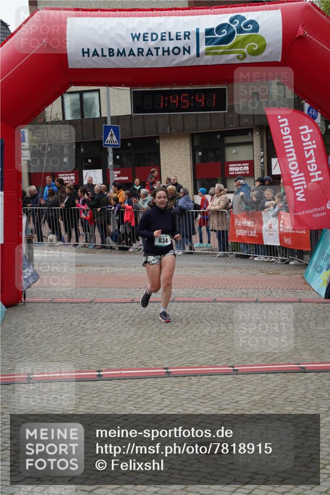 04.05.2025 - 8. Wedeler Halbmarathon Felixshl http://msf.ph/oto/7818915 04.05.2025 11:45:39 Ziel 576, 834 meine-sportfotos.de