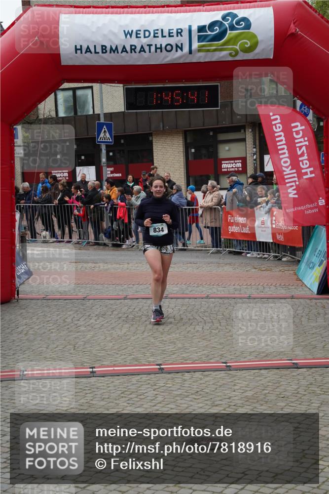 04.05.2025 - 8. Wedeler Halbmarathon Felixshl http://msf.ph/oto/7818916 04.05.2025 11:45:39 Ziel 576, 834 meine-sportfotos.de