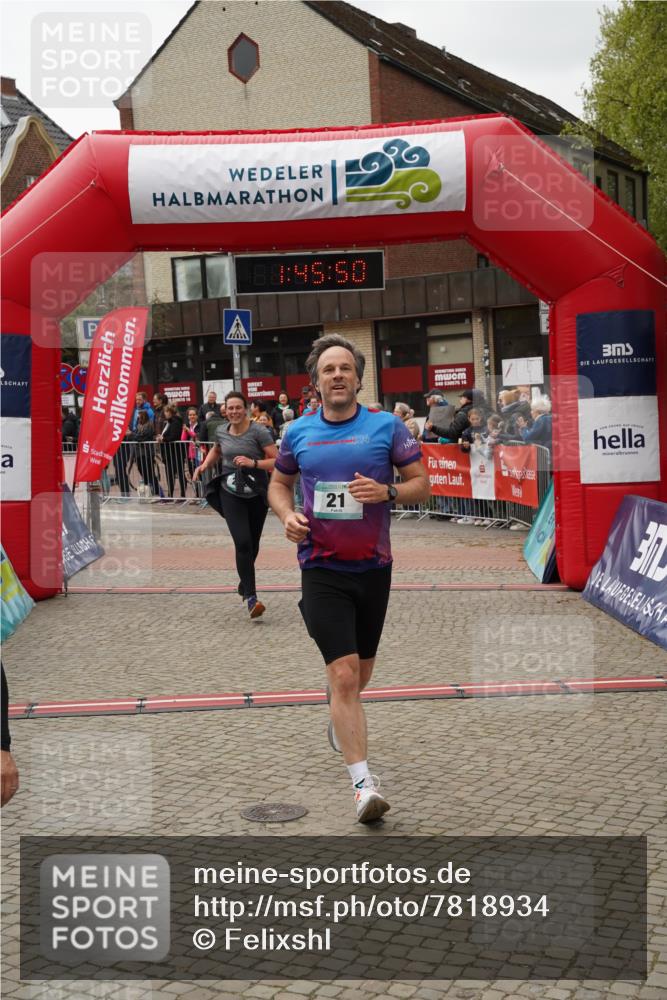 04.05.2025 - 8. Wedeler Halbmarathon Felixshl http://msf.ph/oto/7818934 04.05.2025 11:45:48 Ziel 21, 67, 292 meine-sportfotos.de