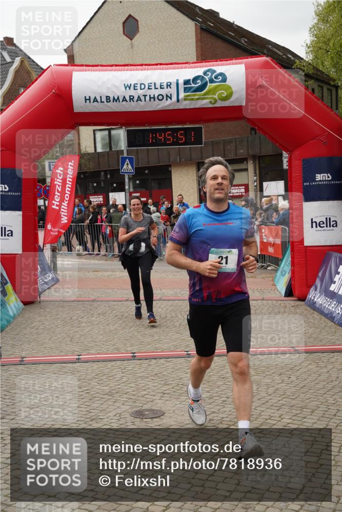 04.05.2025 - 8. Wedeler Halbmarathon Felixshl http://msf.ph/oto/7818936 04.05.2025 11:45:49 Ziel 21, 67, 292, 1179 meine-sportfotos.de