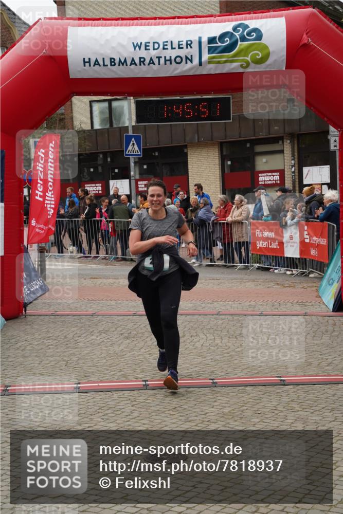 04.05.2025 - 8. Wedeler Halbmarathon Felixshl http://msf.ph/oto/7818937 04.05.2025 11:45:49 Ziel 21, 67, 292, 1179 meine-sportfotos.de