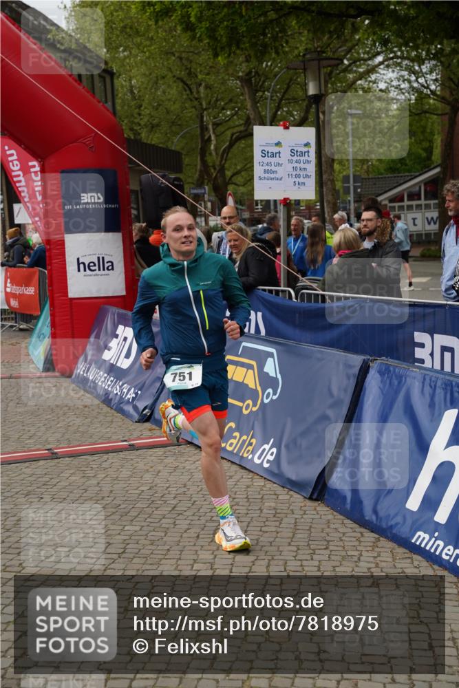 04.05.2025 - 8. Wedeler Halbmarathon Felixshl http://msf.ph/oto/7818975 04.05.2025 11:46:21 Ziel 108, 751 meine-sportfotos.de