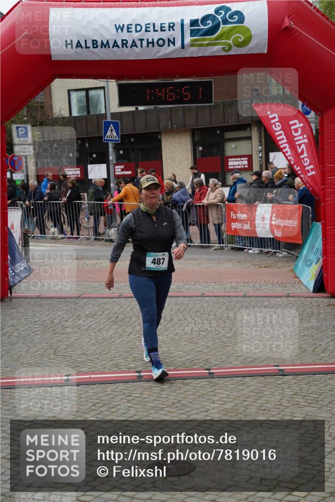 04.05.2025 - 8. Wedeler Halbmarathon Felixshl http://msf.ph/oto/7819016 04.05.2025 11:46:49 Ziel 487, 982 meine-sportfotos.de