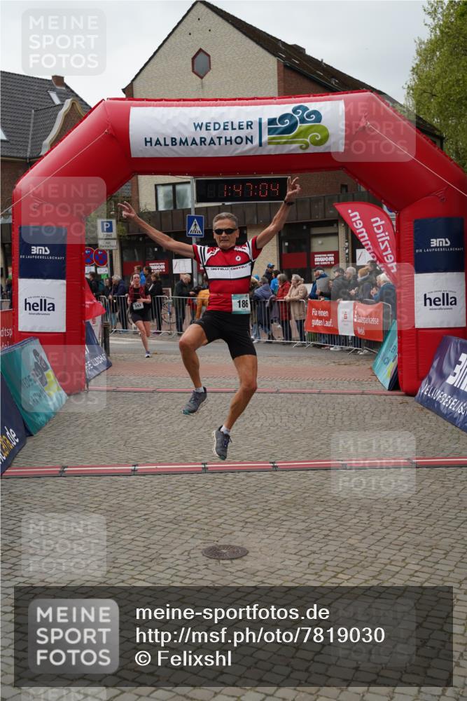 04.05.2025 - 8. Wedeler Halbmarathon Felixshl http://msf.ph/oto/7819030 04.05.2025 11:47:02 Ziel 186, 243 meine-sportfotos.de