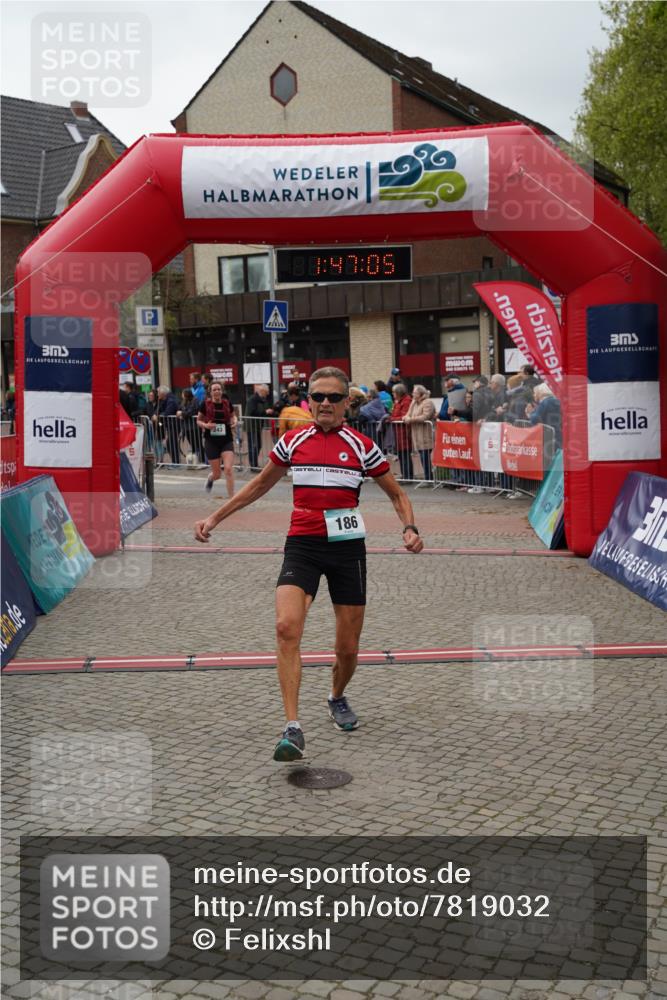 04.05.2025 - 8. Wedeler Halbmarathon Felixshl http://msf.ph/oto/7819032 04.05.2025 11:47:03 Ziel 186, 243 meine-sportfotos.de