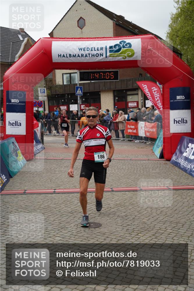 04.05.2025 - 8. Wedeler Halbmarathon Felixshl http://msf.ph/oto/7819033 04.05.2025 11:47:03 Ziel 186, 243 meine-sportfotos.de