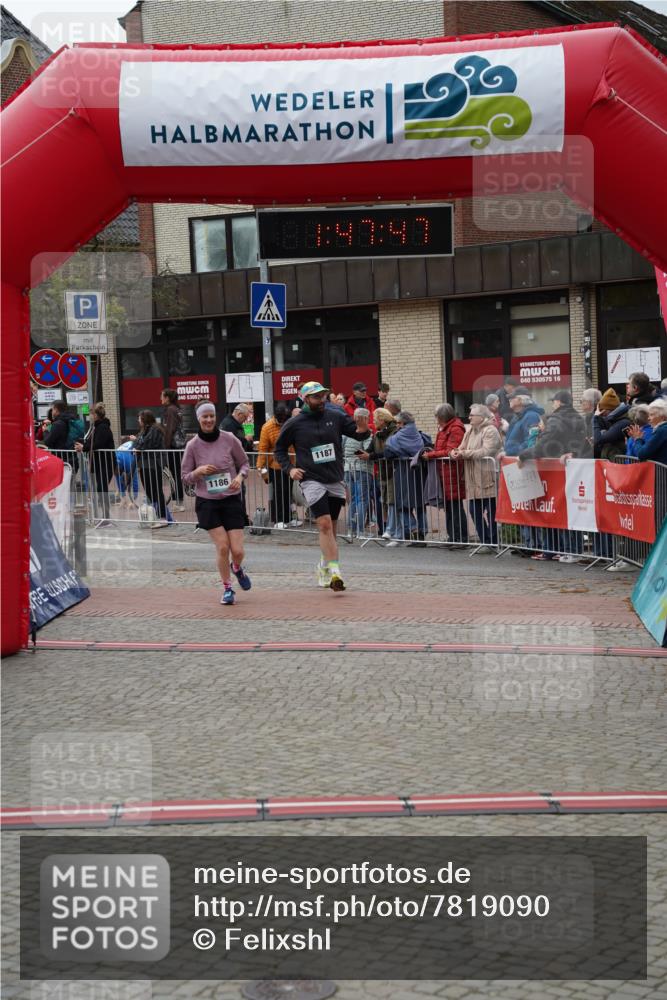 04.05.2025 - 8. Wedeler Halbmarathon Felixshl http://msf.ph/oto/7819090 04.05.2025 11:47:45 Ziel 1186, 1187 meine-sportfotos.de
