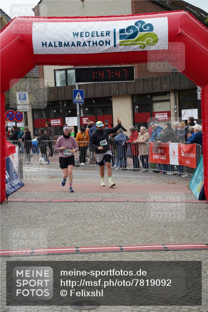 04.05.2025 - 8. Wedeler Halbmarathon Felixshl http://msf.ph/oto/7819092 04.05.2025 11:47:45 Ziel 1186, 1187 meine-sportfotos.de