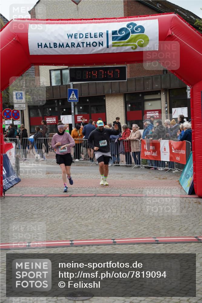 04.05.2025 - 8. Wedeler Halbmarathon Felixshl http://msf.ph/oto/7819094 04.05.2025 11:47:45 Ziel 1186, 1187 meine-sportfotos.de