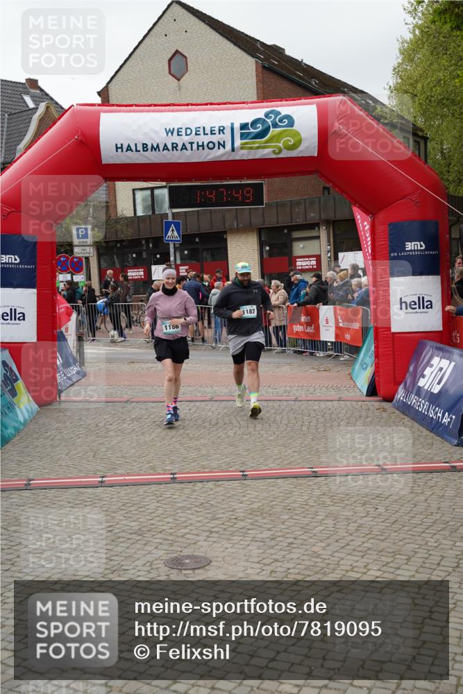 04.05.2025 - 8. Wedeler Halbmarathon Felixshl http://msf.ph/oto/7819095 04.05.2025 11:47:47 Ziel 1186, 1187 meine-sportfotos.de