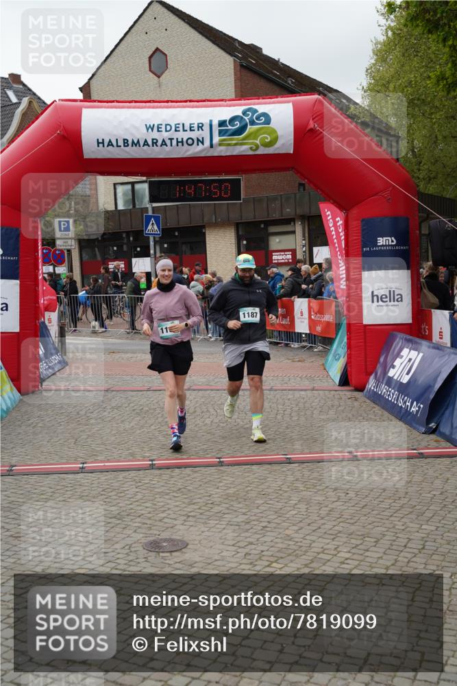 04.05.2025 - 8. Wedeler Halbmarathon Felixshl http://msf.ph/oto/7819099 04.05.2025 11:47:47 Ziel 1186, 1187 meine-sportfotos.de