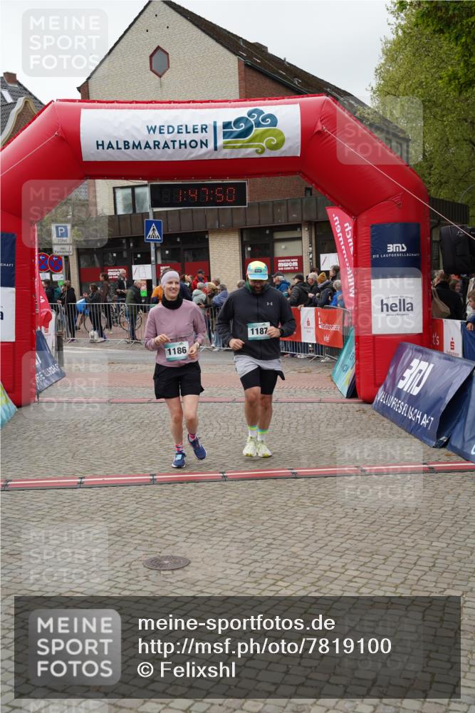 04.05.2025 - 8. Wedeler Halbmarathon Felixshl http://msf.ph/oto/7819100 04.05.2025 11:47:48 Ziel 1186, 1187 meine-sportfotos.de