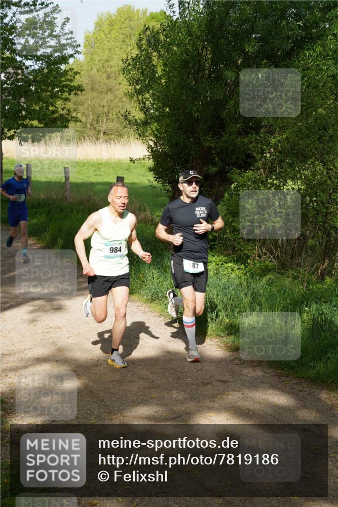 04.05.2025 - 8. Wedeler Halbmarathon Felixshl http://msf.ph/oto/7819186 04.05.2025 10:01:16 Laufen 984, 87 meine-sportfotos.de