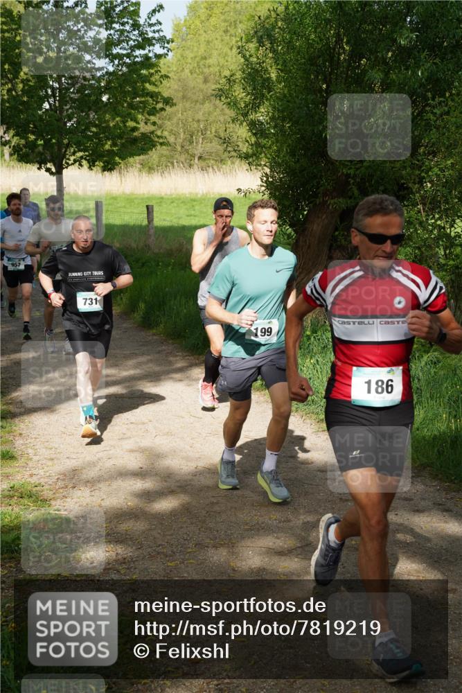 04.05.2025 - 8. Wedeler Halbmarathon Felixshl http://msf.ph/oto/7819219 04.05.2025 10:01:27 Laufen 957, 731, 199, 186 meine-sportfotos.de