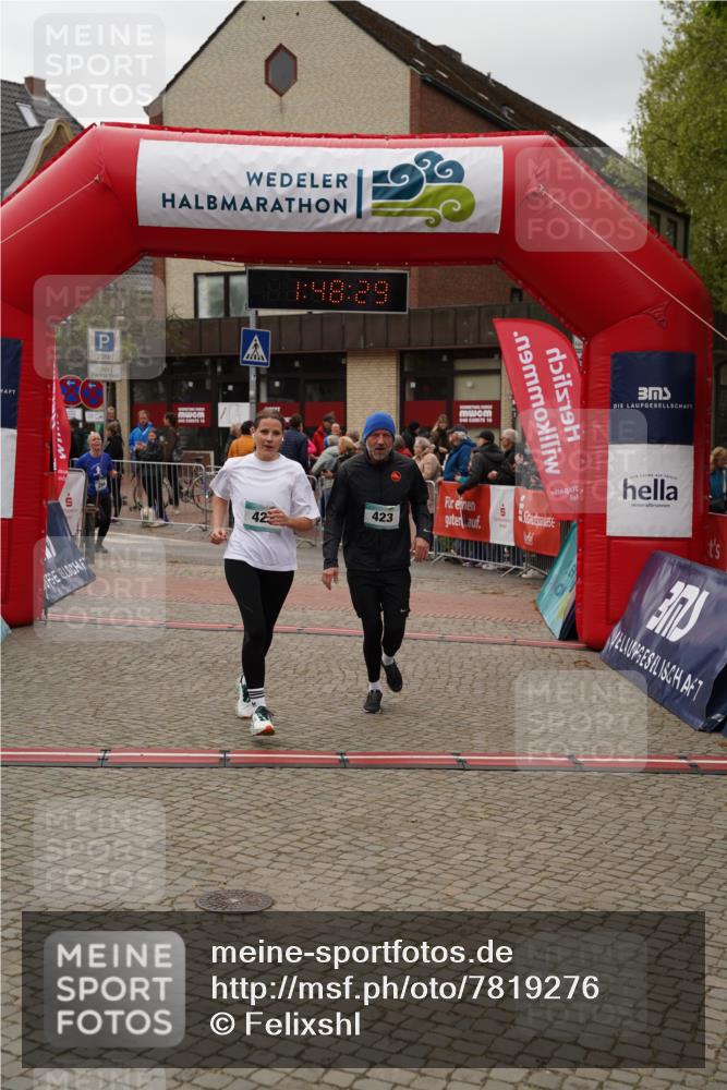 04.05.2025 - 8. Wedeler Halbmarathon Felixshl http://msf.ph/oto/7819276 04.05.2025 11:48:27 Ziel 294, 437, 629 meine-sportfotos.de