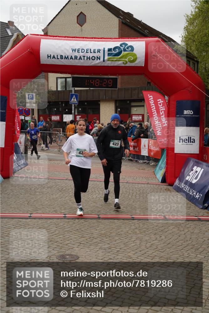 04.05.2025 - 8. Wedeler Halbmarathon Felixshl http://msf.ph/oto/7819286 04.05.2025 11:48:27 Ziel 294, 437, 629 meine-sportfotos.de