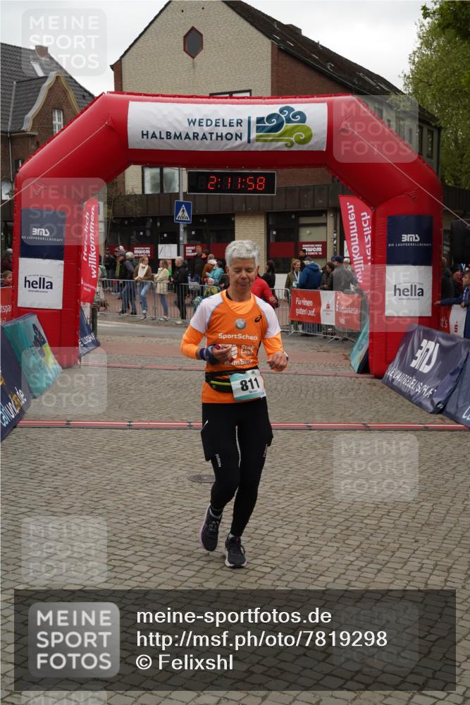 04.05.2025 - 8. Wedeler Halbmarathon Felixshl http://msf.ph/oto/7819298 04.05.2025 12:11:56 Ziel 197, 811, 819 meine-sportfotos.de