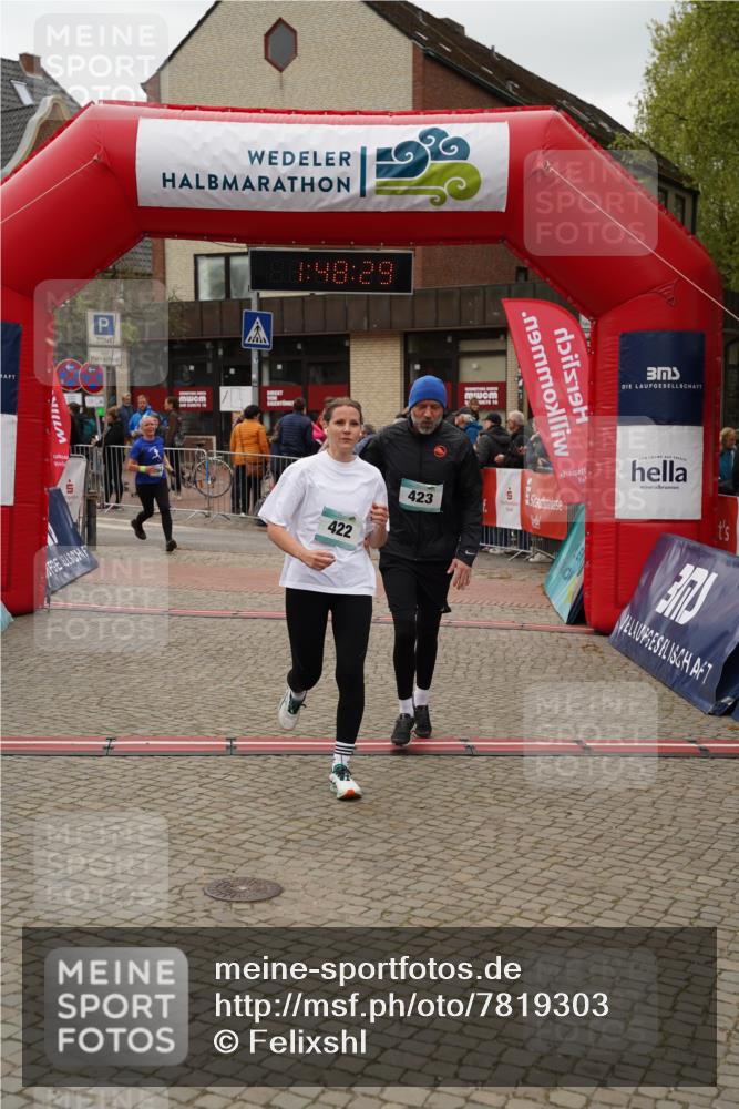 04.05.2025 - 8. Wedeler Halbmarathon Felixshl http://msf.ph/oto/7819303 04.05.2025 11:48:27 Ziel 294, 437, 629 meine-sportfotos.de