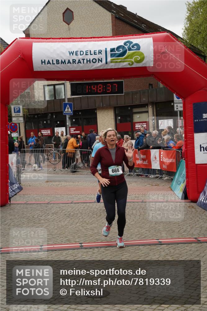 04.05.2025 - 8. Wedeler Halbmarathon Felixshl http://msf.ph/oto/7819339 04.05.2025 11:48:35 Ziel 294, 312, 668 meine-sportfotos.de