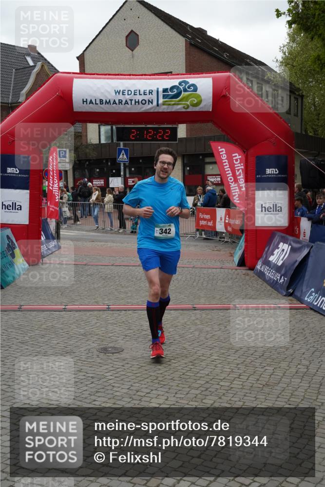 04.05.2025 - 8. Wedeler Halbmarathon Felixshl http://msf.ph/oto/7819344 04.05.2025 12:12:20 Ziel 342 meine-sportfotos.de