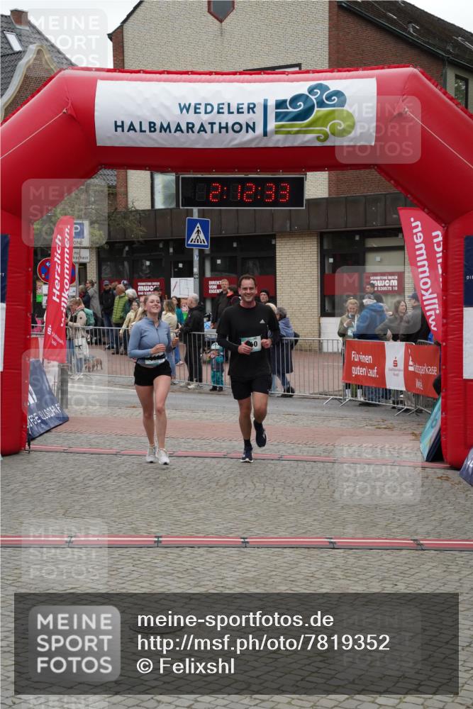 04.05.2025 - 8. Wedeler Halbmarathon Felixshl http://msf.ph/oto/7819352 04.05.2025 12:12:31 Ziel 110, 111 meine-sportfotos.de