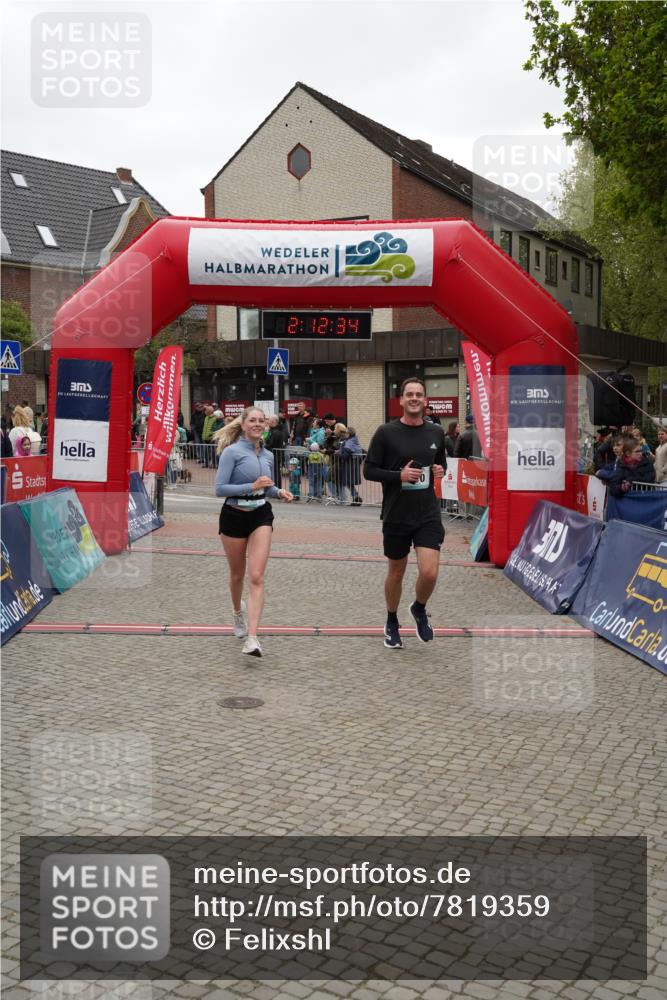 04.05.2025 - 8. Wedeler Halbmarathon Felixshl http://msf.ph/oto/7819359 04.05.2025 12:12:32 Ziel 110, 111 meine-sportfotos.de